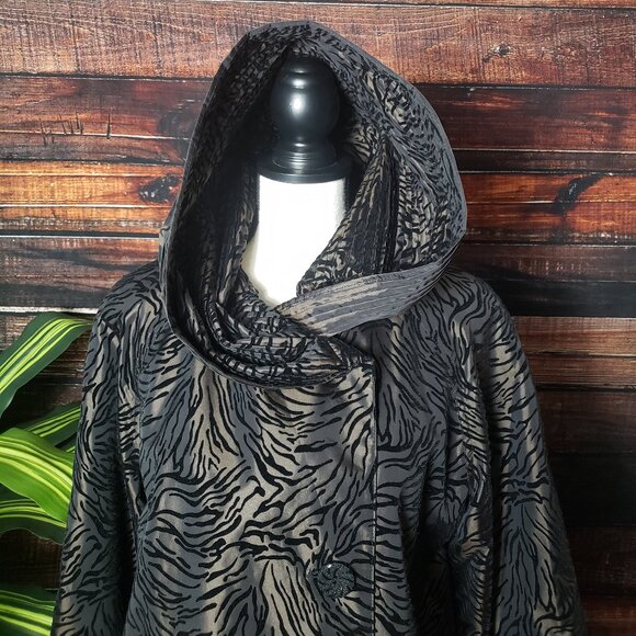 Gallery NWOT Medium Velvet Tiger Long Coat Rain Jacket Accordion Hood Lined - Picture 6 of 14